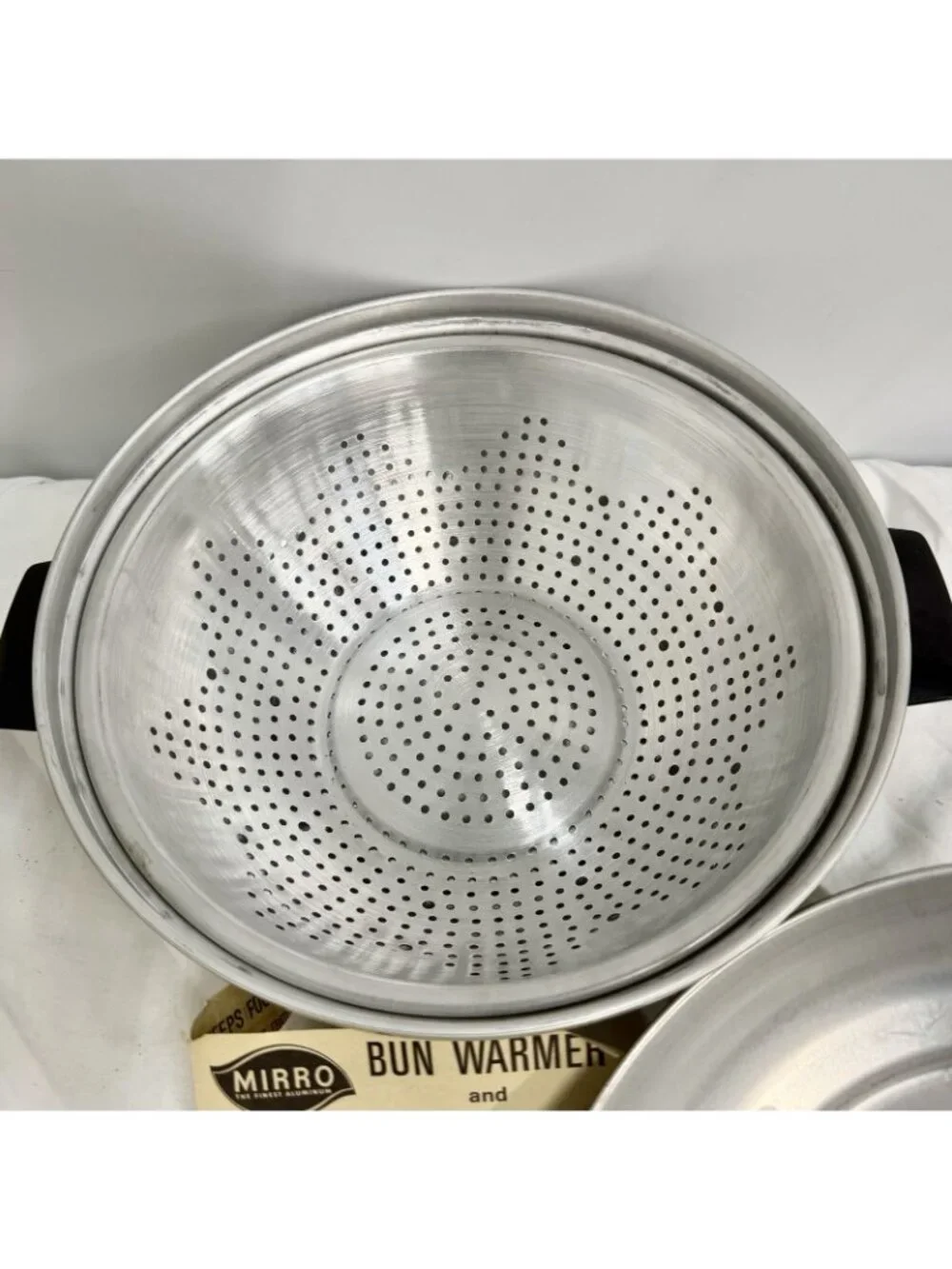 Mirro MCM Avocado Green Bun Warmer Server ColorMode Aluminum USA Vintage 9.5”